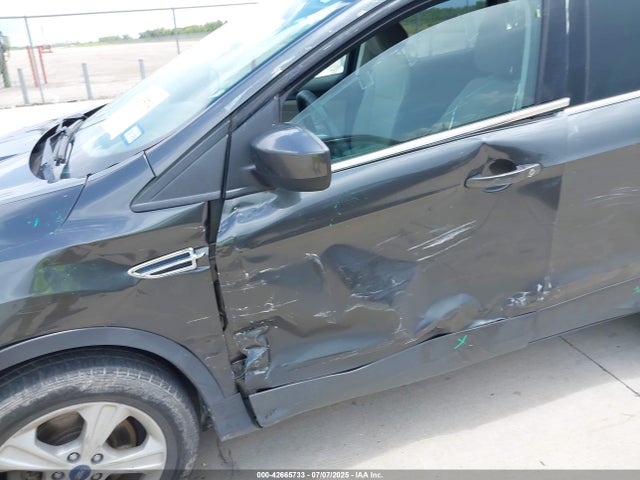 1FMCU9GX8GUB27795 Ford 2016