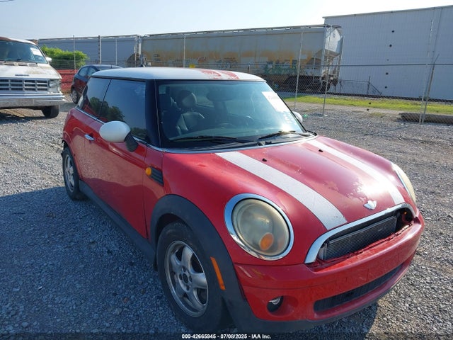 2008 MINI COOPER WMWMF33538TU66036 Photo 0