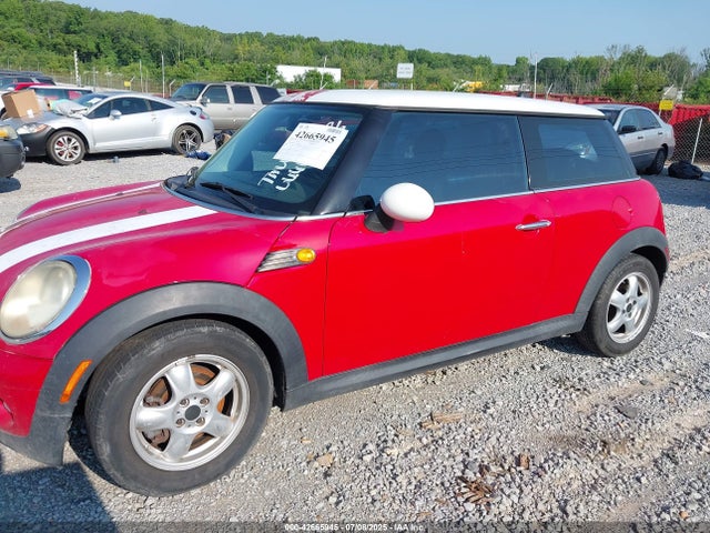 2008 MINI COOPER WMWMF33538TU66036 Photo 1