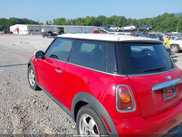 2008 MINI COOPER WMWMF33538TU66036 Photo 2