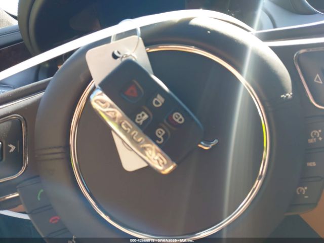 2017 JAGUAR XJ SAJWA2G71H8W08615 Photo 10