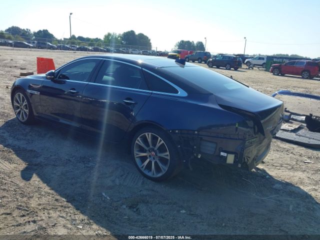 2017 JAGUAR XJ SAJWA2G71H8W08615 Photo 2
