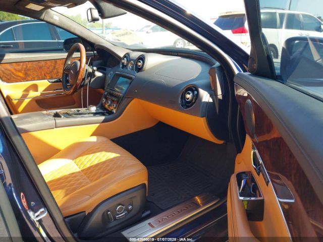 2017 JAGUAR XJ SAJWA2G71H8W08615 Photo 4