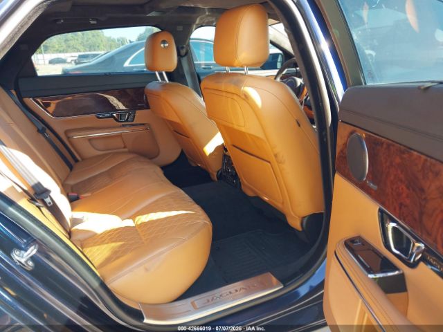 2017 JAGUAR XJ SAJWA2G71H8W08615 Photo 7