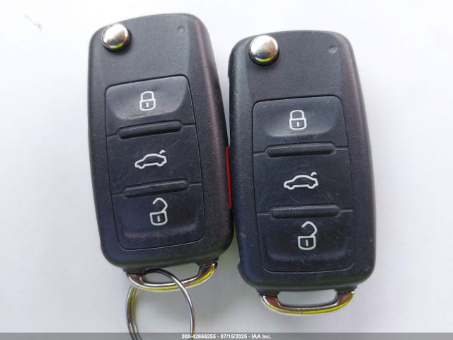 1VWLA7A32KC004903 Volkswagen 2019