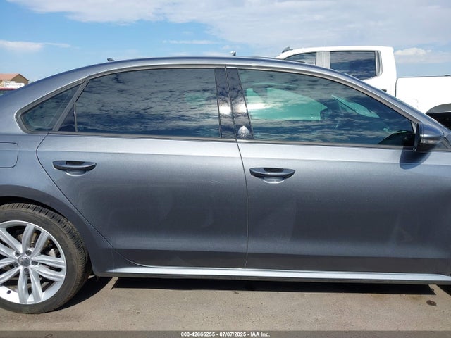 1VWLA7A32KC004903 Volkswagen 2019