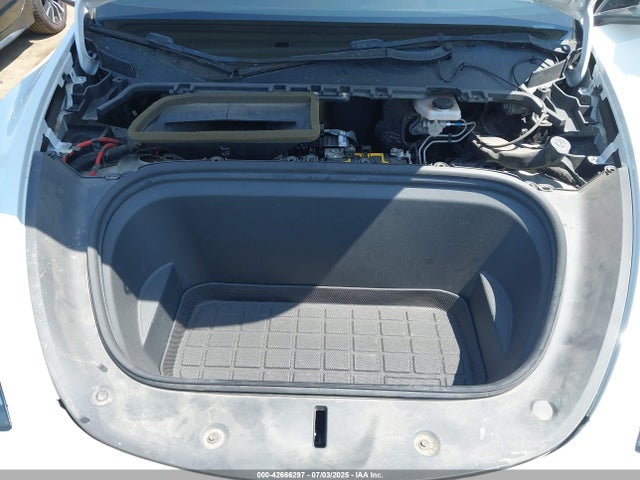 5YJYGDEE9MF118520 Tesla 2021