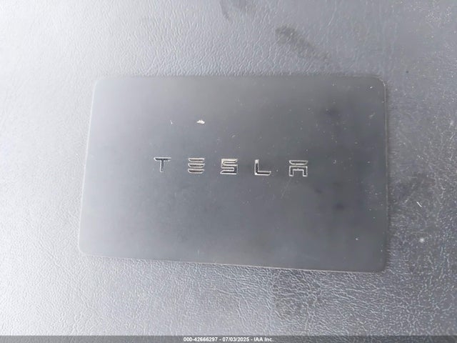 5YJYGDEE9MF118520 Tesla 2021