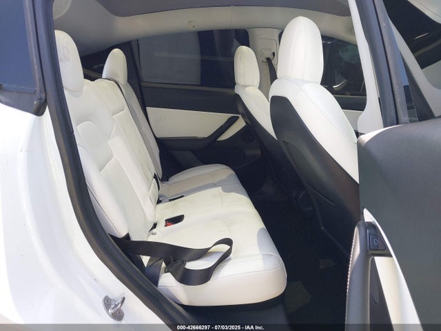 5YJYGDEE9MF118520 Tesla 2021