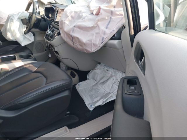 2024 CHRYSLER PACIFICA 2C4RC1BG6RR151944 Photo 4