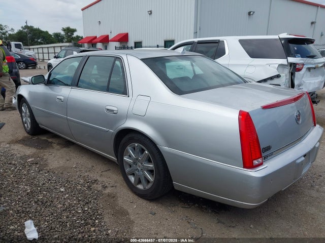 2010 CADILLAC DTS 1G6KH5EY3AU111068 Photo 2