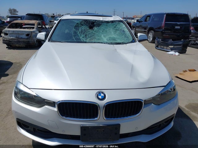 BMW 320i 2016 WBA8E1G50GNU10223 Image 12