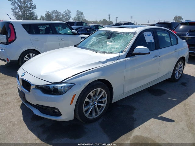 BMW 320i 2016 WBA8E1G50GNU10223 Image 2