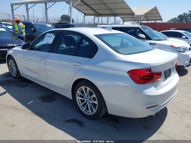 BMW 320i 2016 WBA8E1G50GNU10223 Image 3