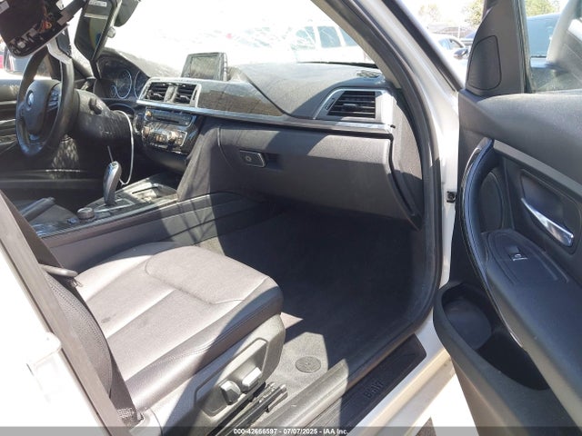 BMW 320i 2016 WBA8E1G50GNU10223 Image 5