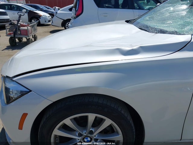 BMW 320i 2016 WBA8E1G50GNU10223 Image 6