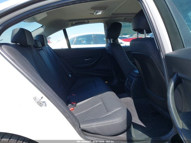 BMW 320i 2016 WBA8E1G50GNU10223 Image 8