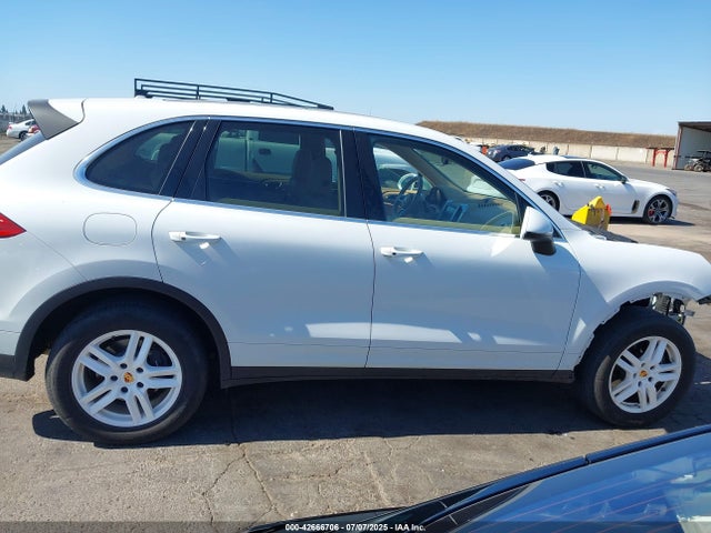 Porsche 2016 2016 WP1AA2A21GKA13141 Image 14