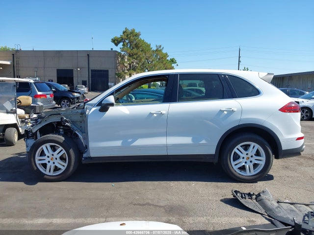 Porsche 2016 2016 WP1AA2A21GKA13141 Image 15