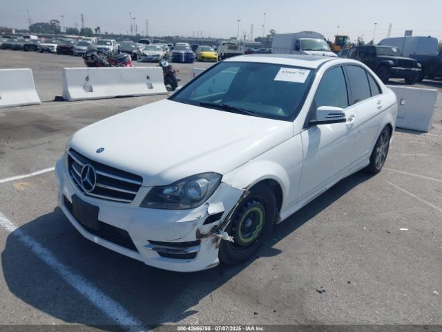 2014 MERCEDES-BENZ C 250 WDDGF4HBXEG230031 Photo 1