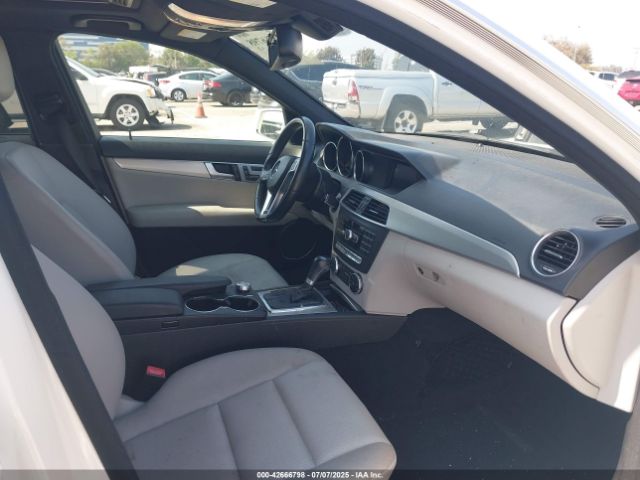 2014 MERCEDES-BENZ C 250 WDDGF4HBXEG230031 Photo 4