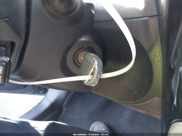 2T1BURHE1KC236585 Toyota COROLLA LE