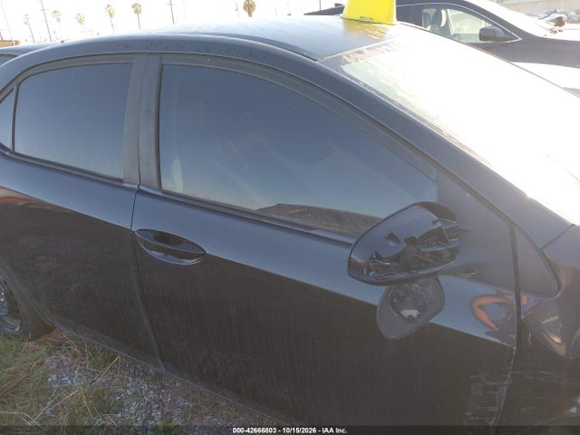 2T1BURHE1KC236585 Toyota COROLLA LE