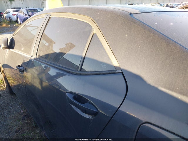 2T1BURHE1KC236585 Toyota COROLLA LE