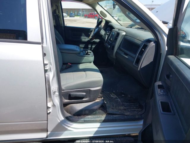 2017 RAM 1500 1C6RR7FG2HS673969 Photo 4