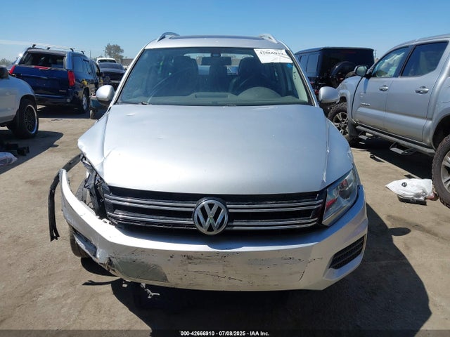 WVGRV7AX6HK008936 Volkswagen 2.0 tsi