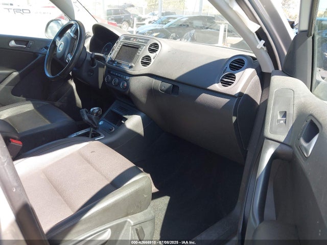 WVGRV7AX6HK008936 Volkswagen 2.0 tsi