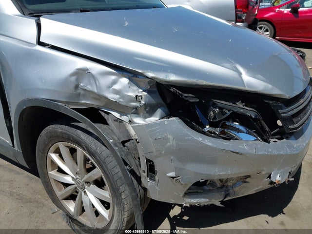 WVGRV7AX6HK008936 Volkswagen 2.0 tsi