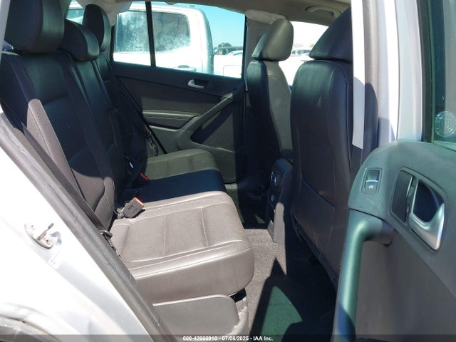 WVGRV7AX6HK008936 Volkswagen 2.0 tsi