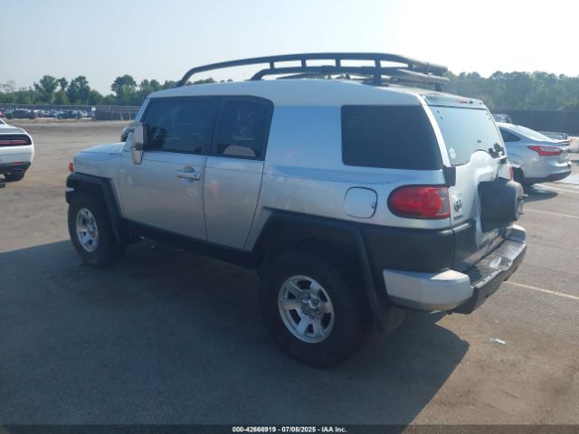 2007 TOYOTA FJ CRUISER JTEBU11F970015740 Photo 2