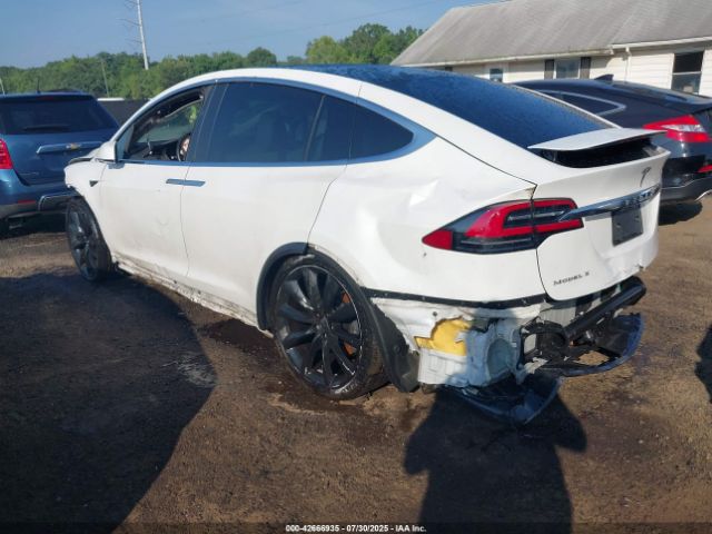 2018 TESLA MODEL X 5YJXCBE23JF100303 Photo 2