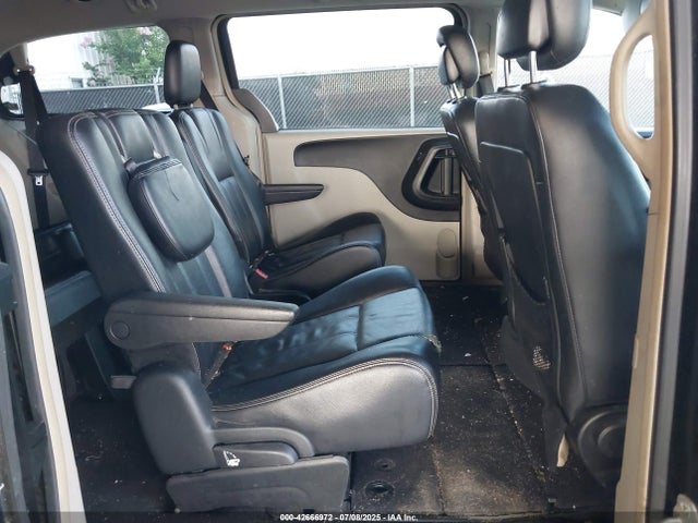 2C4RC1BG2ER357885 Chrysler Town and Country