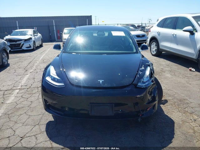 5YJ3E1EA8JF011465 Tesla MODEL 3