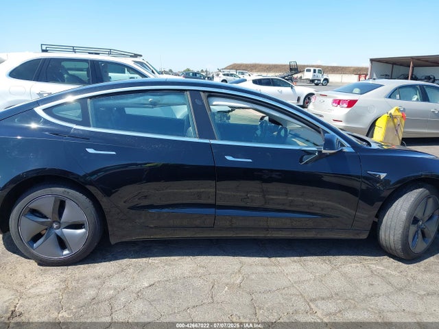 5YJ3E1EA8JF011465 Tesla MODEL 3
