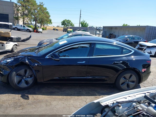 5YJ3E1EA8JF011465 Tesla MODEL 3