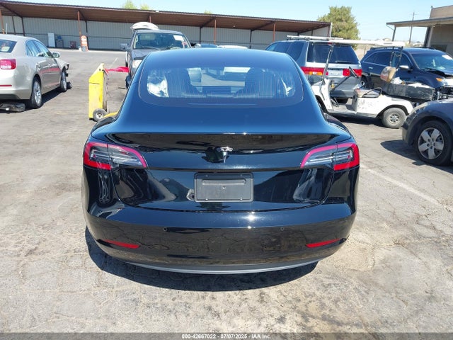 5YJ3E1EA8JF011465 Tesla MODEL 3