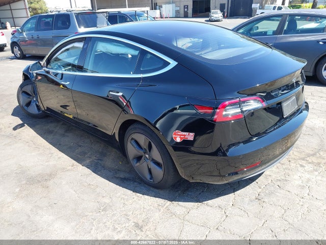 2018 TESLA MODEL 3 5YJ3E1EA8JF011465 Photo 2