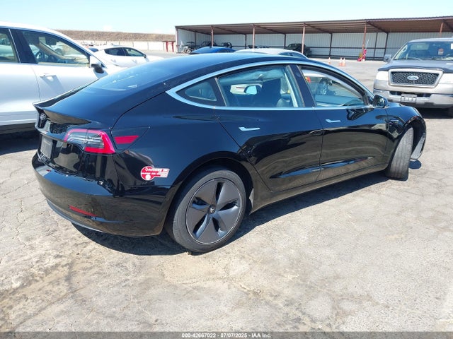 2018 TESLA MODEL 3 5YJ3E1EA8JF011465 Photo 3