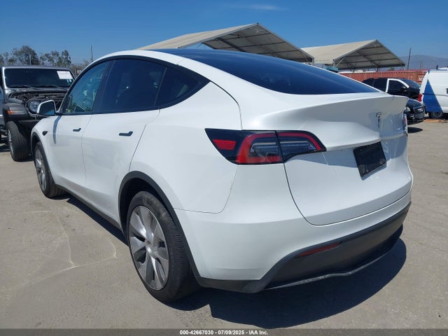 2024 TESLA MODEL Y 7SAYGDED0RF052621 Photo 2