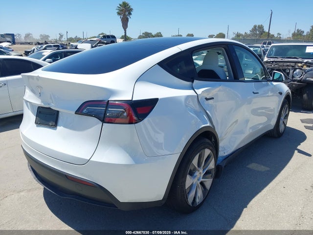 2024 TESLA MODEL Y 7SAYGDED0RF052621 Photo 3