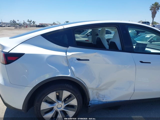 2024 TESLA MODEL Y 7SAYGDED0RF052621 Photo 5
