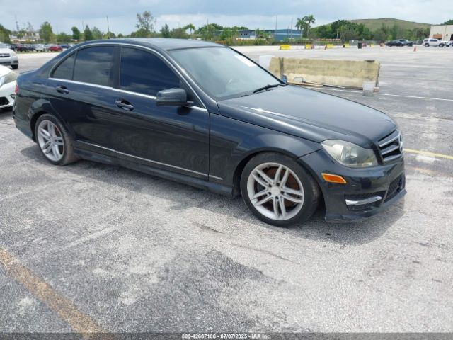 2013 MERCEDES-BENZ C 300 WDDGF8AB5DA817031
