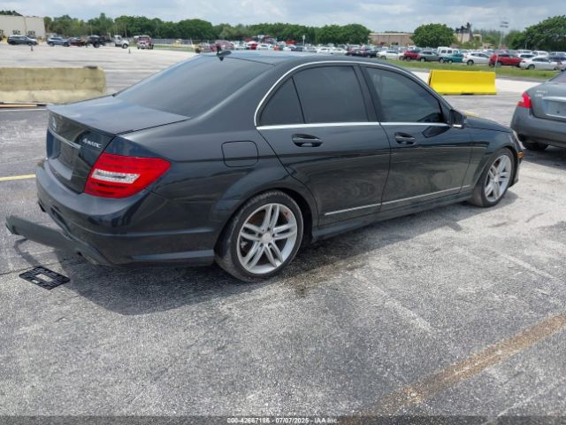 2013 MERCEDES-BENZ C 300 WDDGF8AB5DA817031 Photo 3