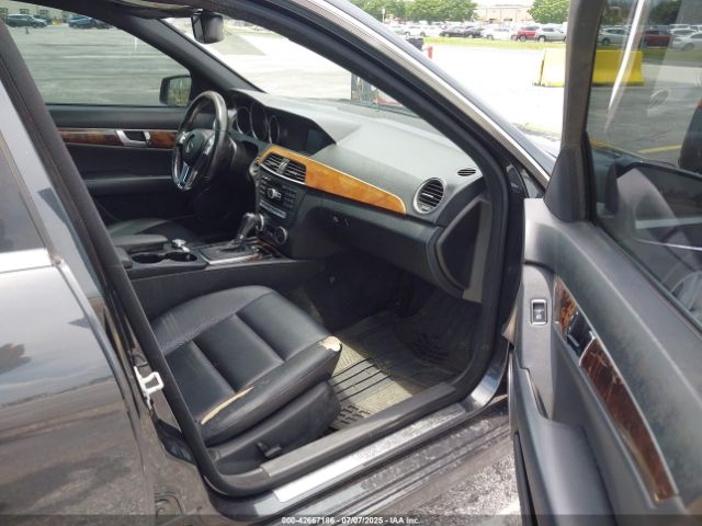 2013 MERCEDES-BENZ C 300 WDDGF8AB5DA817031 Photo 4