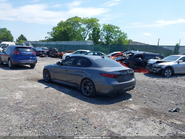 Alfa Romeo giulia (952) 2018 ZARFAEDN6J7579665 Image 3