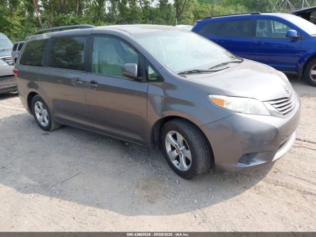 2017 TOYOTA SIENNA 5TDKZ3DC5HS806235